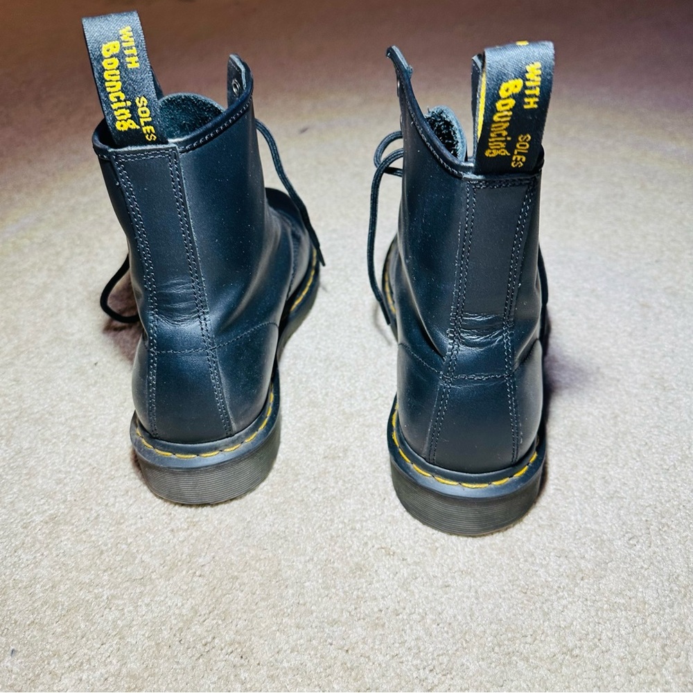 Men’s US10 The Original Doc Martin Air Walk / worn once Minor scuffs